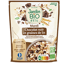 Organic dark chocolate and linseed muesli